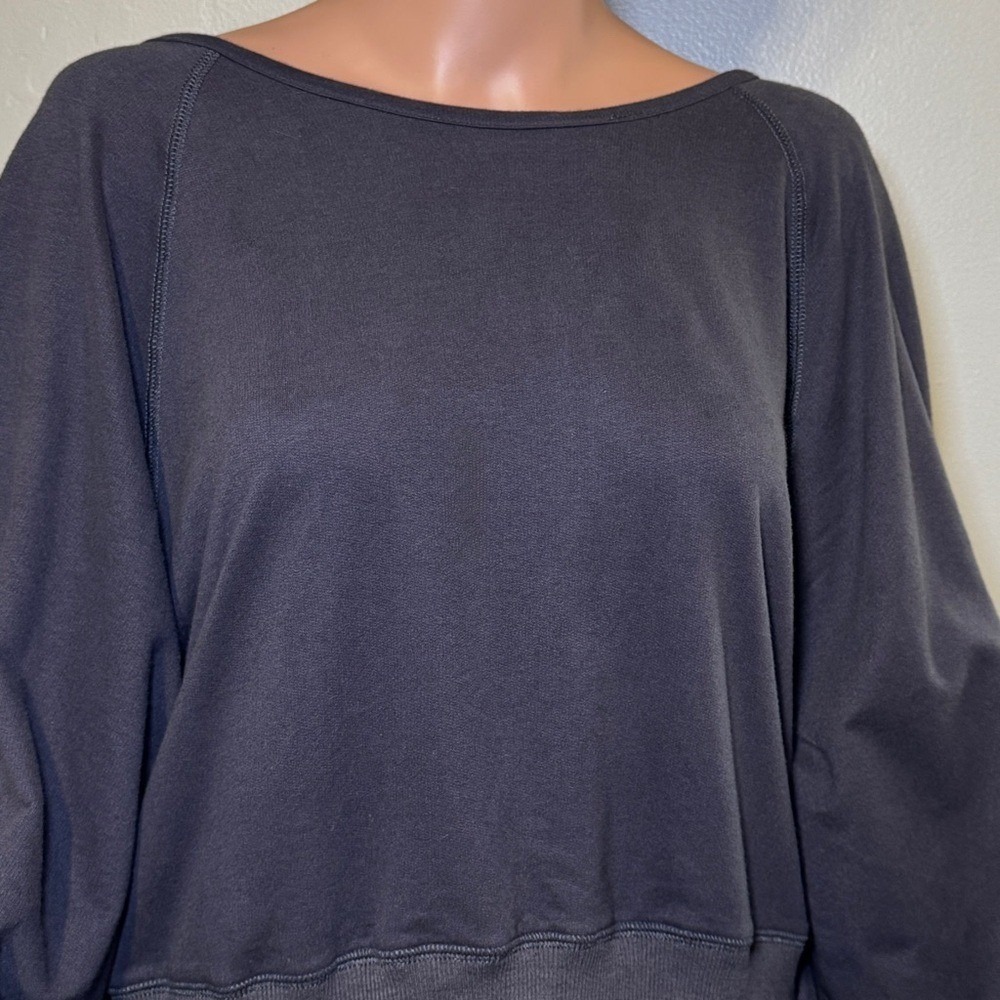 Peach Love California Oversized Deep V‎ Open Back Sweatshirt with Chain Detail - Picture 4 of 9